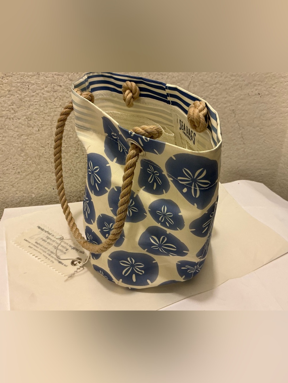 Sea Bags Blue & Cream Sand Dollar Rope-Handle Tote - Picture 4 of 12